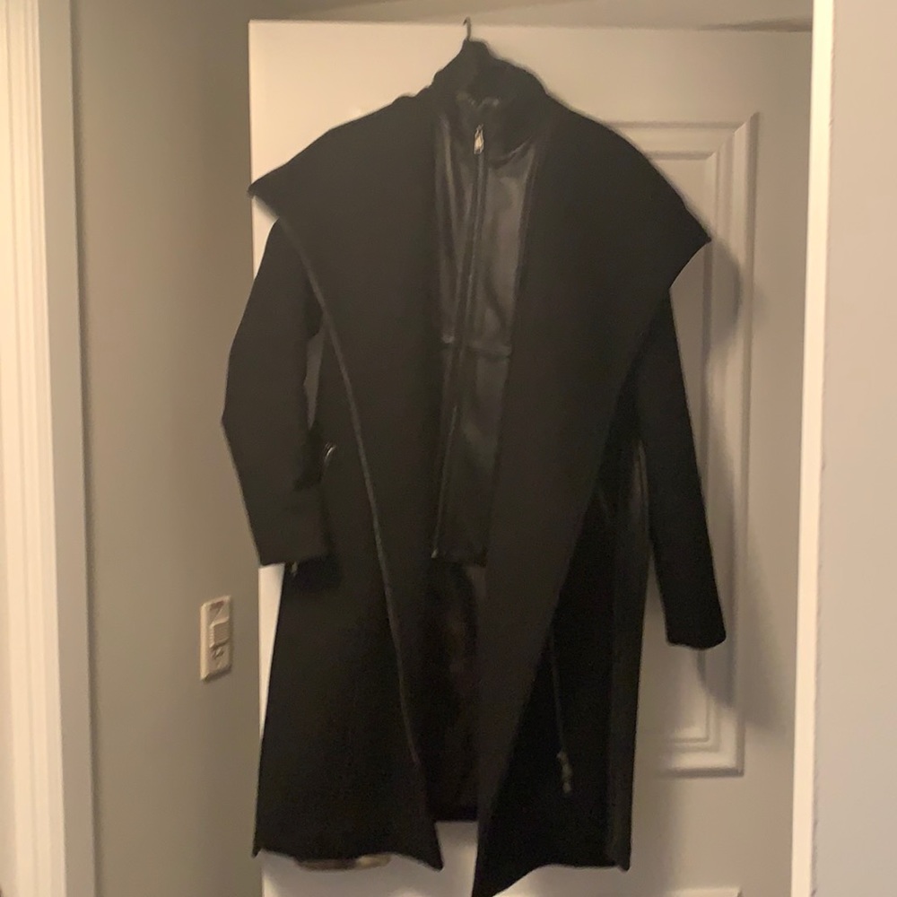 DANIER coat-practically brand new Size SMALL (fits size 4-6 approximately)